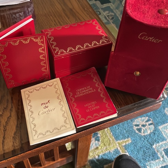 Vintage Cartier watch 37 years old just had it serviced new battery 18K gold - Picture 6 of 17